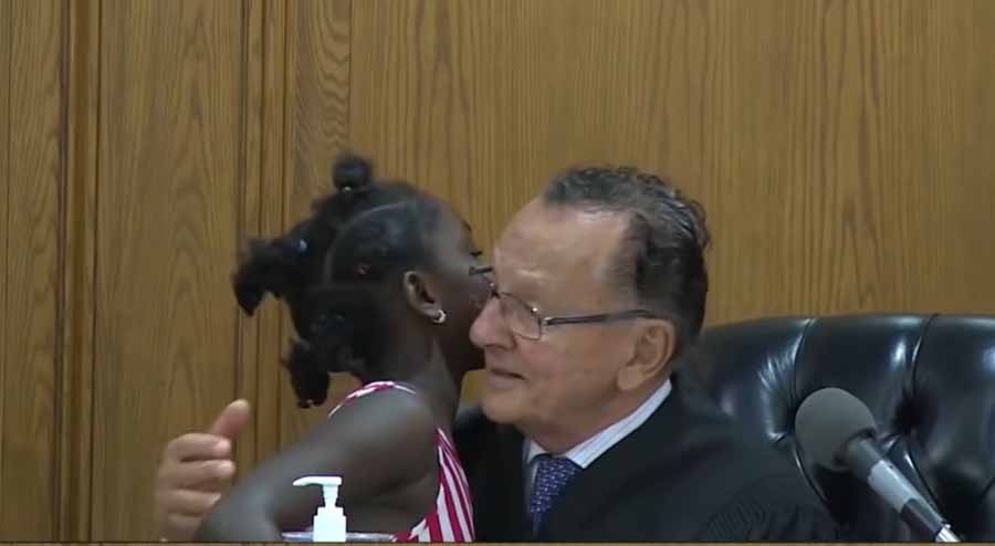 感人正能量纪录片《庭审直击 美国暖心法官爷爷》短视频第6季全107集中字 自媒体解说素材百度云盘下载 720/1080/MP4/4.57G插图 感人正能量纪录片《庭审直击 美国暖心法官爷爷》短视频第6季全107集中字 自媒体解说素材百度云盘下载 720/1080/MP4/4.57G