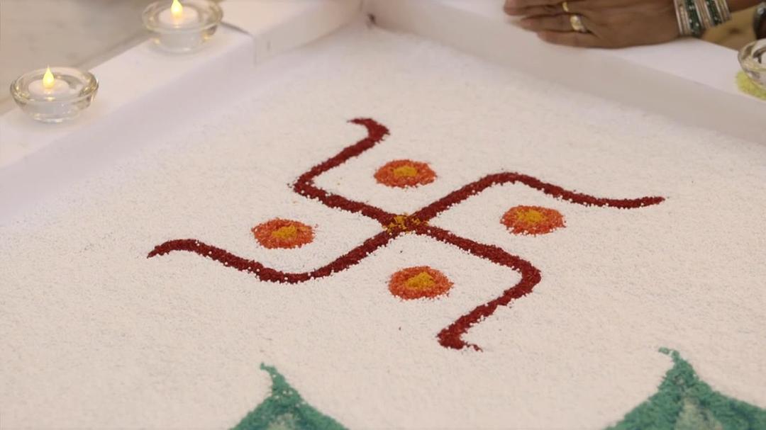 “卐”的故事 The Story of the Swastika