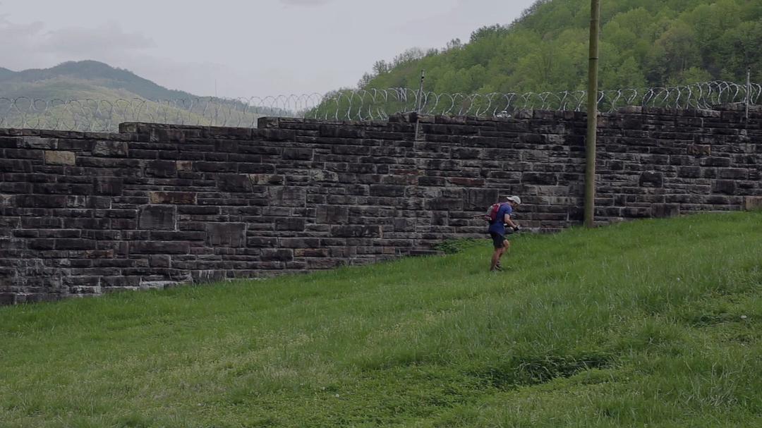 巴克利超级马拉松:测试年轻人极限的赛事 The Barkley Marathons: The Race That Eats Its Young