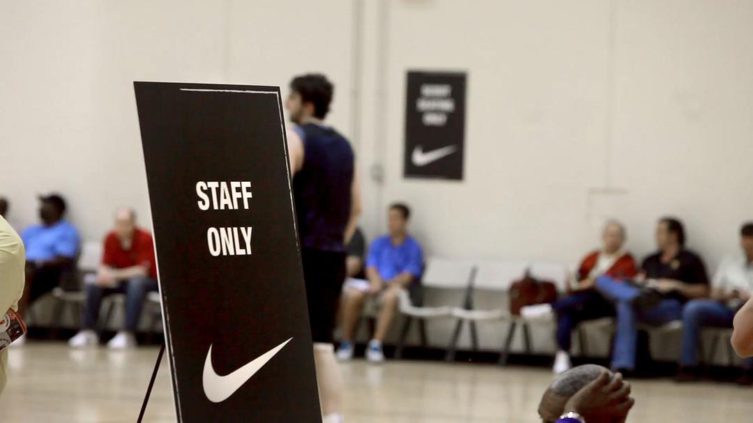 奋战到底 At All Costs