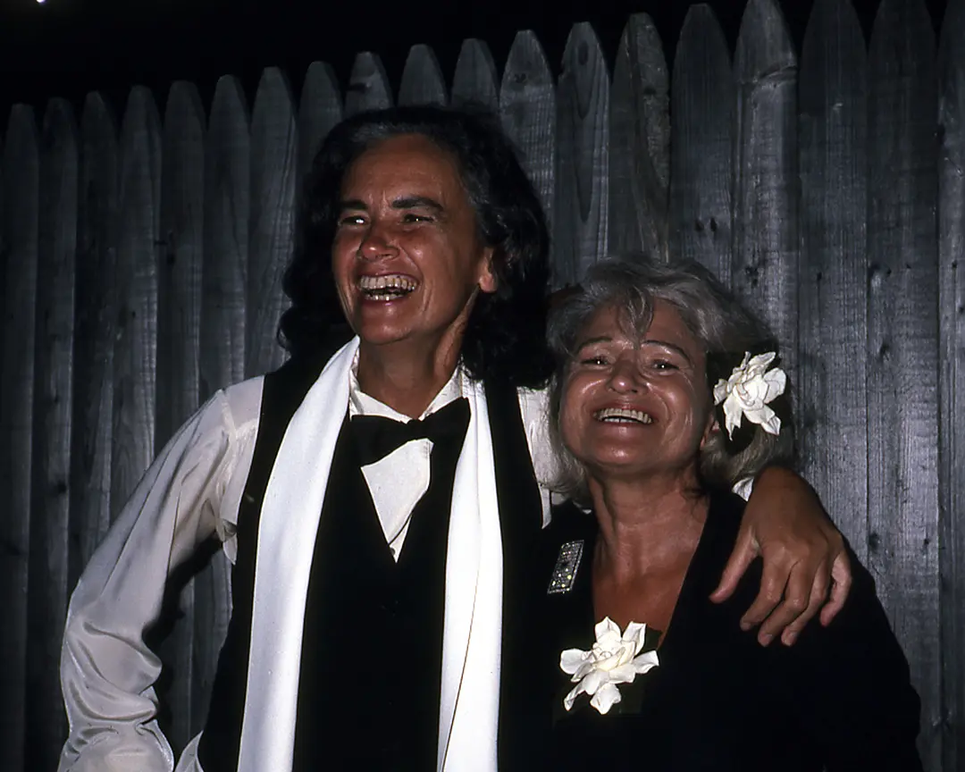 艾蒂与茜雅:漫长婚约 Edie & Thea: A Very Long Engagement