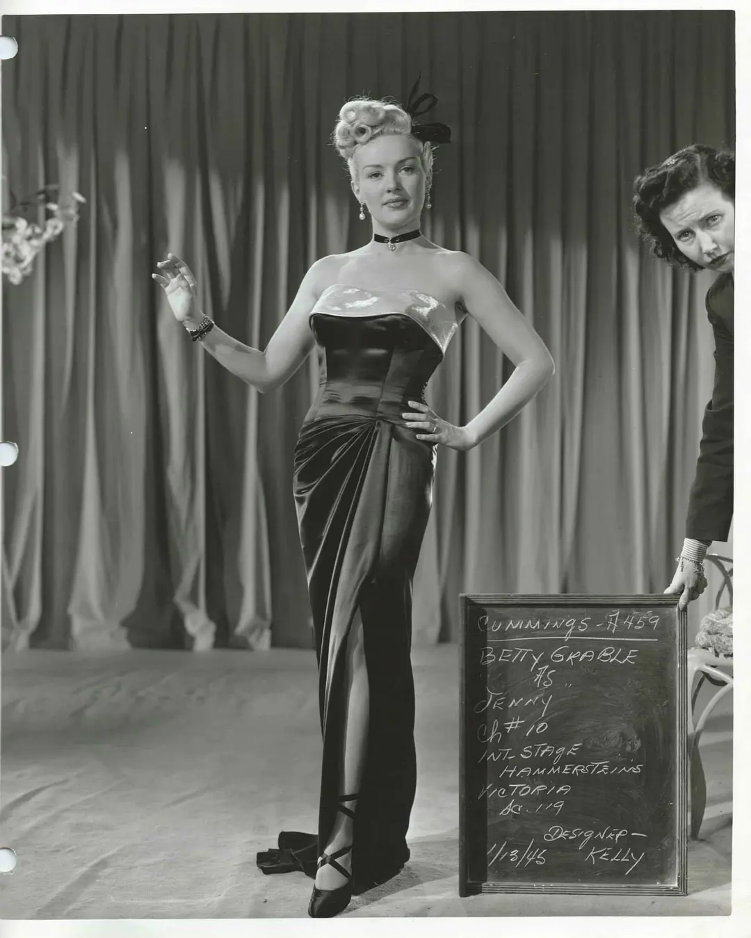 宽衣解带 Women He’s Undressed