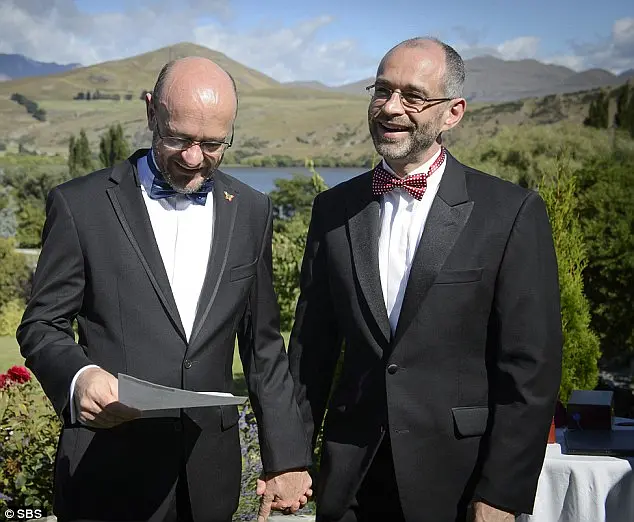 与敌同住(澳版) Living with the Enemy