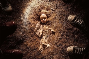 恐怖电影《圣餐娃娃的诅咒》恐怖惊悚电影影视解说自媒体素材文案/片源下载插图 恐怖电影《圣餐娃娃的诅咒》恐怖惊悚电影影视解说自媒体素材文案/片源下载