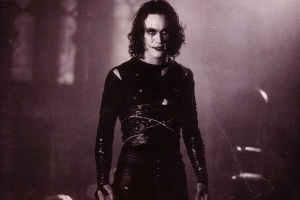 犯罪电影《乌鸦》恐怖惊悚电影影视解说自媒体素材文案/片源下载插图 犯罪电影《乌鸦》恐怖惊悚电影影视解说自媒体素材文案/片源下载