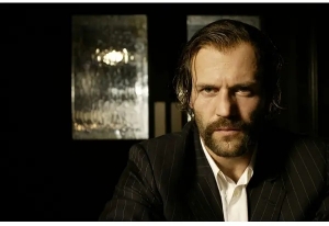 悬疑电影《转轮手枪》恐怖惊悚电影影视解说自媒体素材文案/片源下载插图 悬疑电影《转轮手枪》恐怖惊悚电影影视解说自媒体素材文案/片源下载