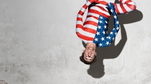 科幻电影《无重力男子》恐怖惊悚电影影视解说自媒体素材文案/片源下载插图 科幻电影《无重力男子》恐怖惊悚电影影视解说自媒体素材文案/片源下载