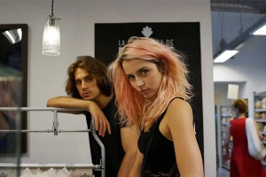 剧情电影《极少数的吻》恐怖惊悚电影影视解说自媒体素材文案/片源下载插图 剧情电影《极少数的吻》恐怖惊悚电影影视解说自媒体素材文案/片源下载