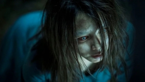 恐怖电影《人面鱼:红衣小女孩外传 》恐怖惊悚电影影视解说自媒体素材文案/片源下载插图1 恐怖电影《人面鱼:红衣小女孩外传 》恐怖惊悚电影影视解说自媒体素材文案/片源下载