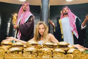 剧情电影《迪拜的女孩》恐怖惊悚电影影视解说自媒体素材文案/片源下载插图 剧情电影《迪拜的女孩》恐怖惊悚电影影视解说自媒体素材文案/片源下载