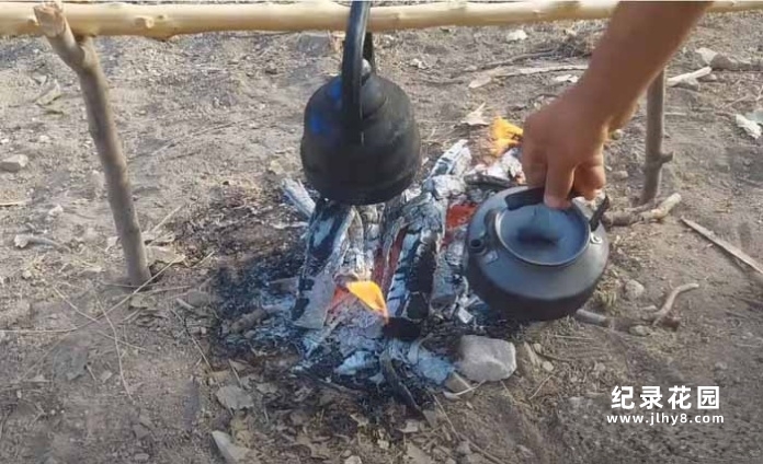 徒手搭建末日避难所系列纪录片《山洞野炊》全1集原版无字 4K高清自媒体解说素材百度云盘下载