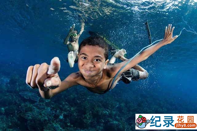 社会人文纪录片《水下捕鱼师 水下漫步 Walking Under Water》全1集 720P/1080i高清纪录片资源百度云盘下载