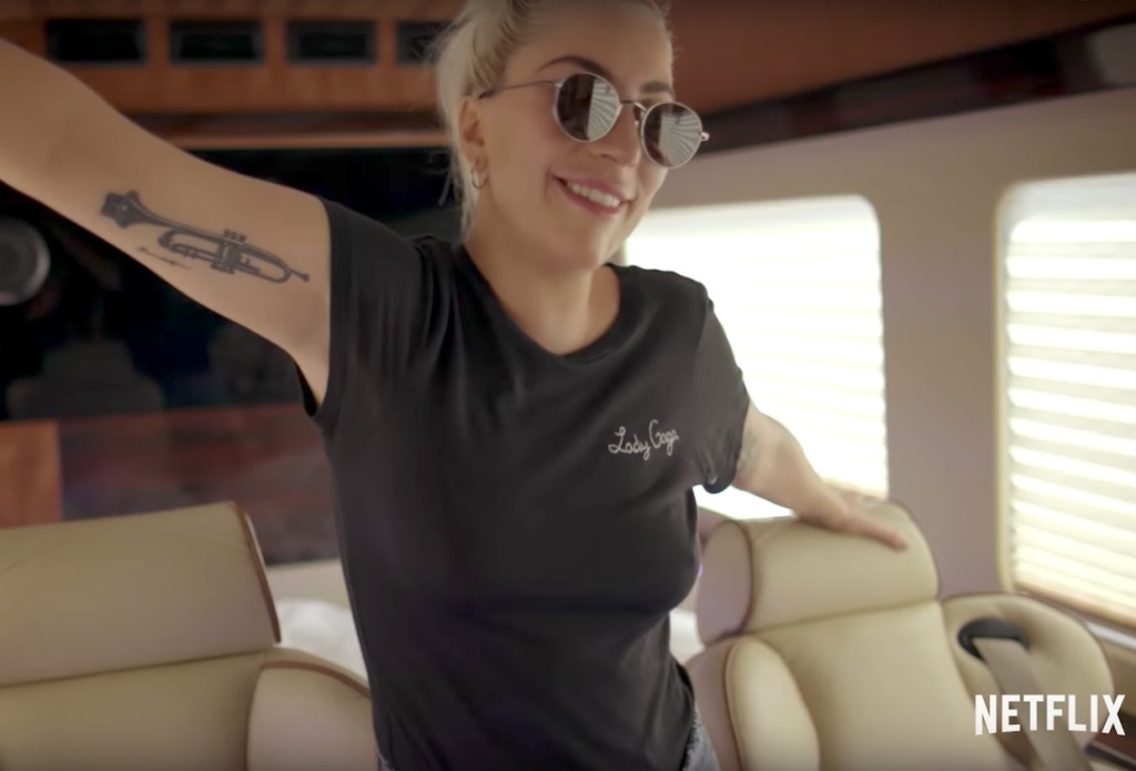 嘎嘎：五尺二寸 GAGA: Five Foot Two