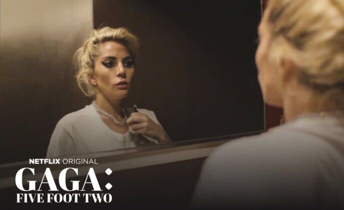 嘎嘎：五尺二寸 GAGA: Five Foot Two