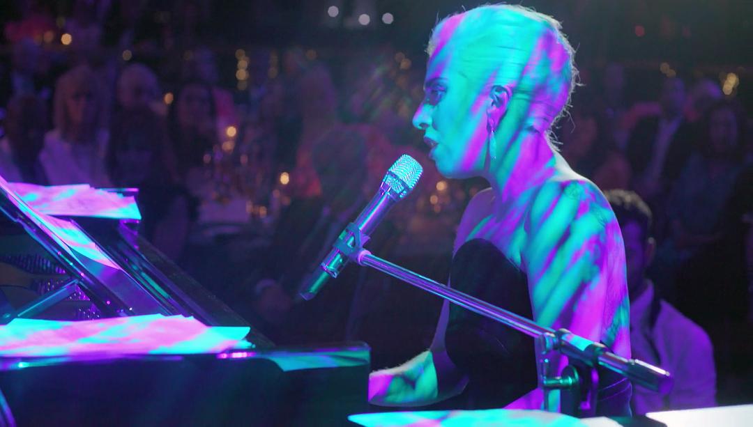 嘎嘎：五尺二寸 GAGA: Five Foot Two