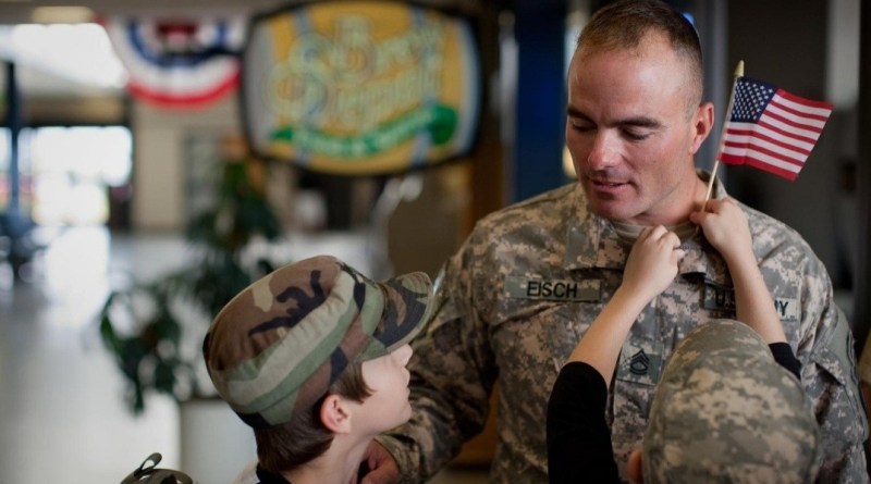 父，子，兵 Father Soldier Son