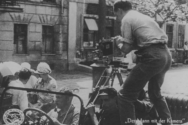 持摄影机的人 Человек с Киноаппаратом