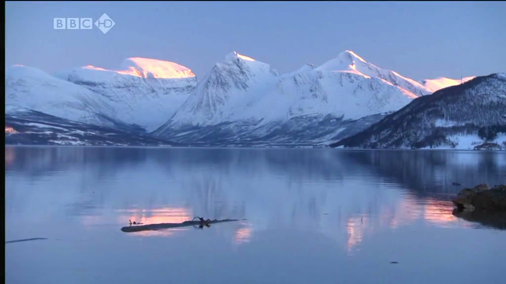 乔安娜·拉姆利的北极光之旅 Joanna Lumley in the Land of the Northern Lights