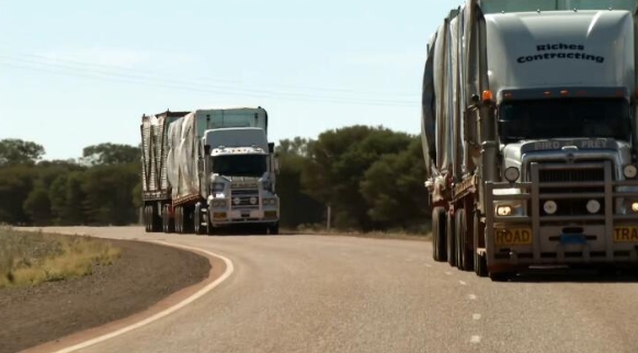 卡车游内陆 第1季共5集 Outback Truckers