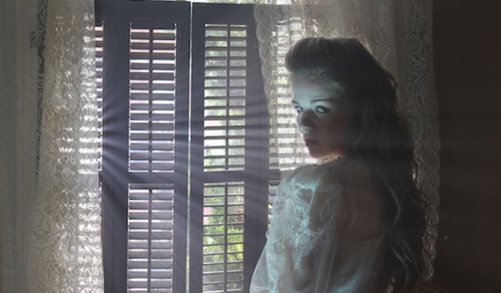 鬼影森森 A Haunting