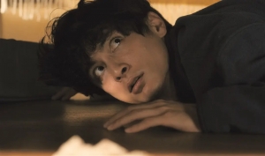 悬疑电影《我在你床下》恐怖惊悚电影影视解说自媒体素材文案/片源下载