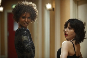 剧情电影《沙漠之花》恐怖惊悚电影影视解说自媒体素材文案/片源下载