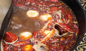 鸳鸯火锅辣椒汤底涮肉视频素材