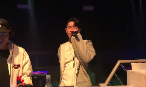 帅气男DJ打碟嗨夜店视频素材