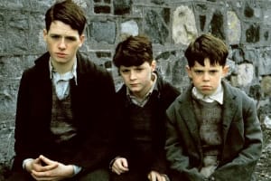 剧情电影《安琪拉的灰烬》恐怖惊悚电影影视解说自媒体素材文案/片源下载