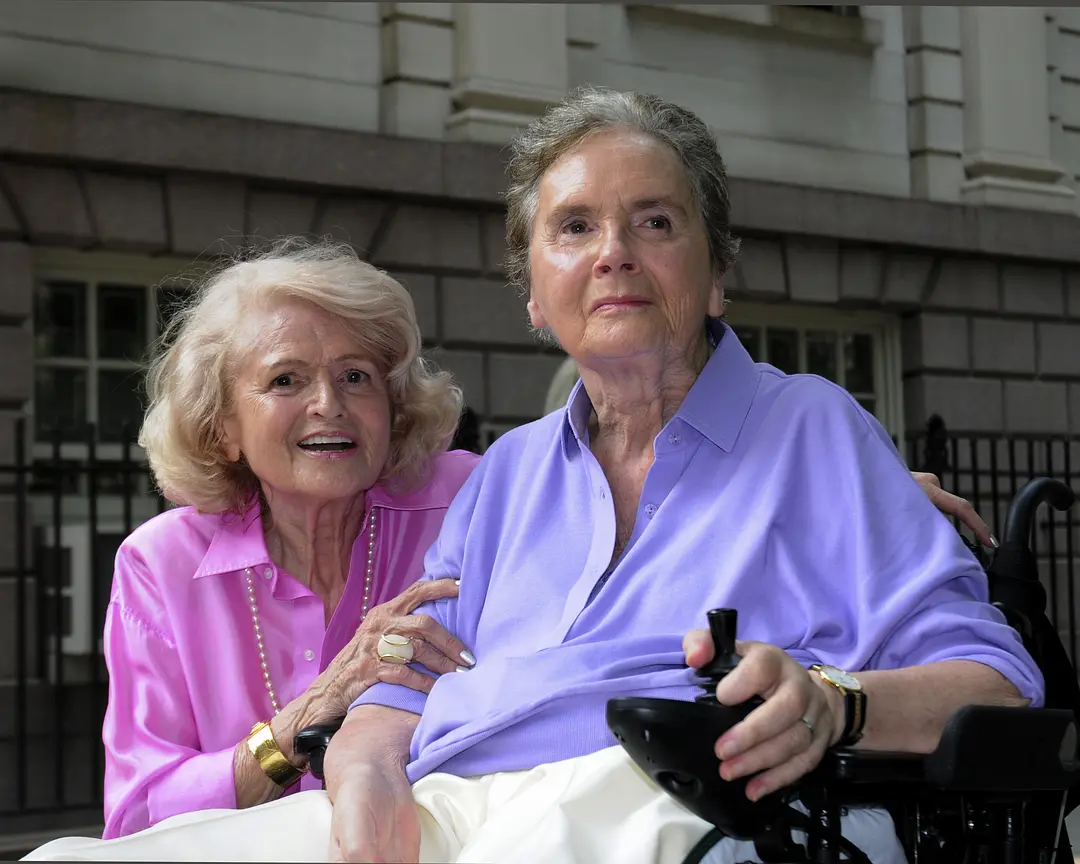 艾蒂与茜雅：漫长婚约 Edie &amp; Thea: A Very Long Engagement