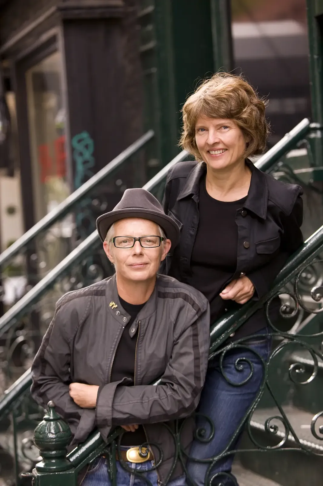 艾蒂与茜雅：漫长婚约 Edie &amp; Thea: A Very Long Engagement