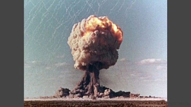 核时代—生活在恐惧和承诺之中 Atomic Living in Dread and Promise