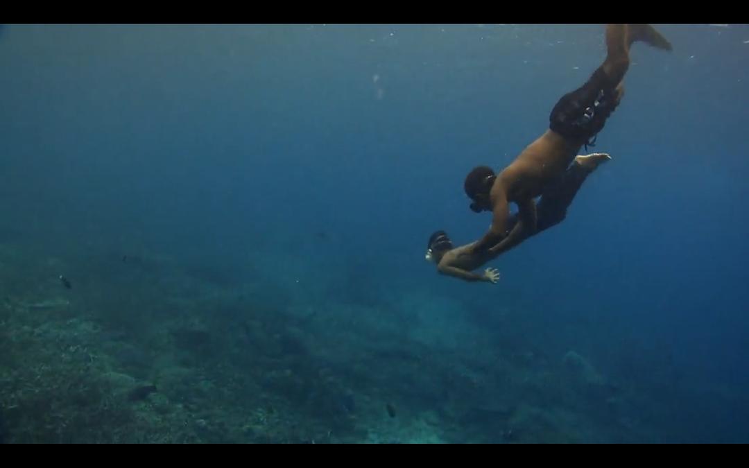 水下漫步 Walking Under Water