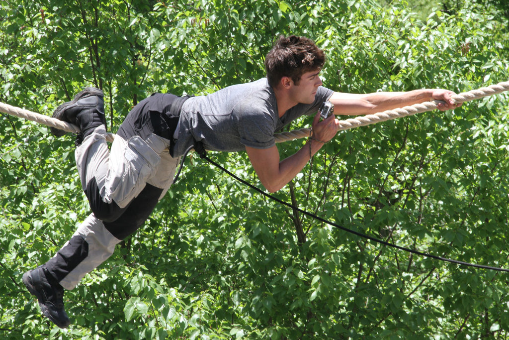 名人荒野求生 第一季 Running Wild with Bear Grylls Season 1