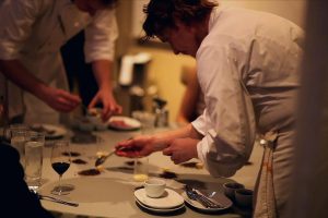 碟碟相传 Spinning Plates