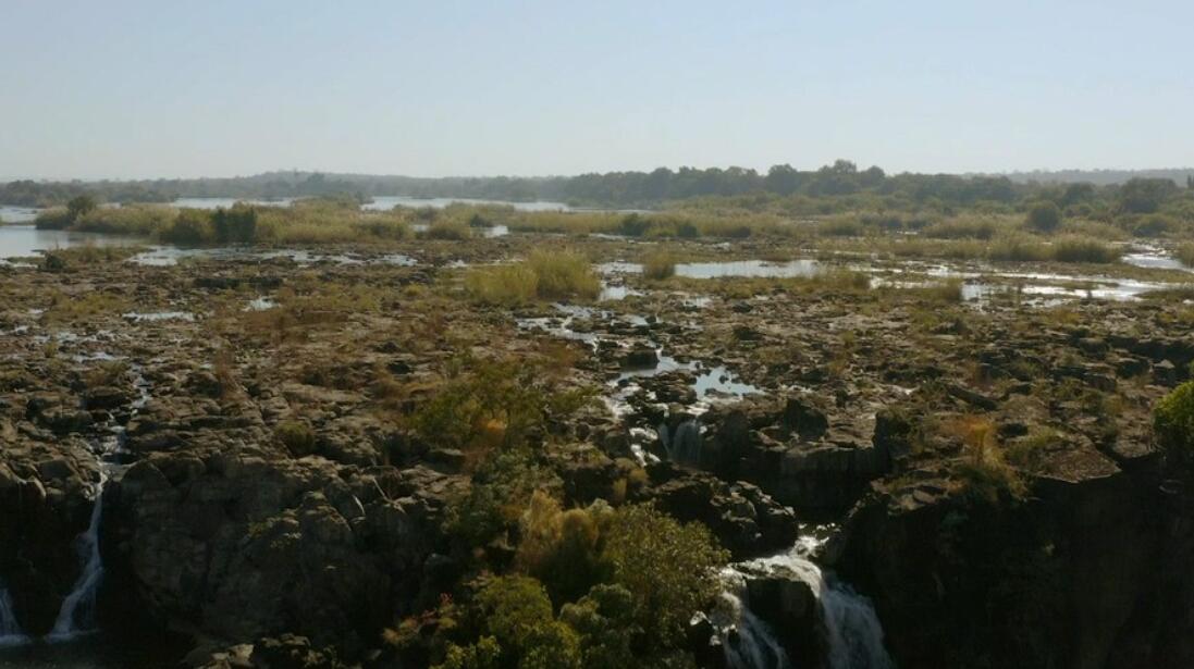 维多利亚瀑布：非洲的伊甸园 Victoria Falls: Africa's Garden of Eden