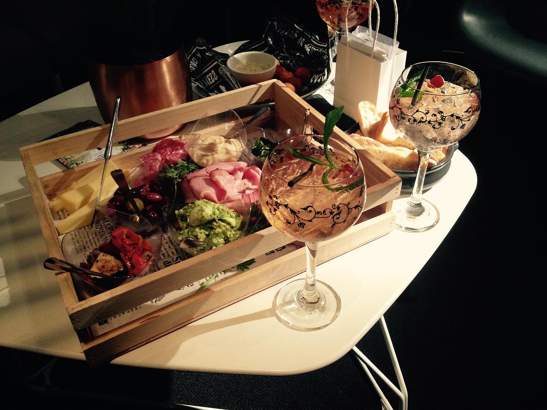 虾上蚂蚁 Ants on a Shrimp