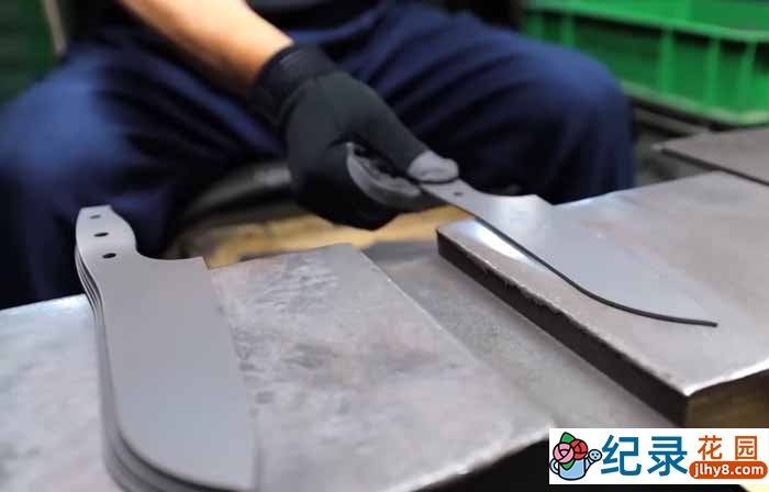 低欲望社会日本真实生活系列纪录片《日本刀匠日常的一天》全1集中字 自媒体解说素材百度云盘下载 1080P/MP4/317M
