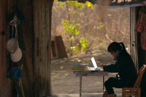 摇摇晃晃的人间