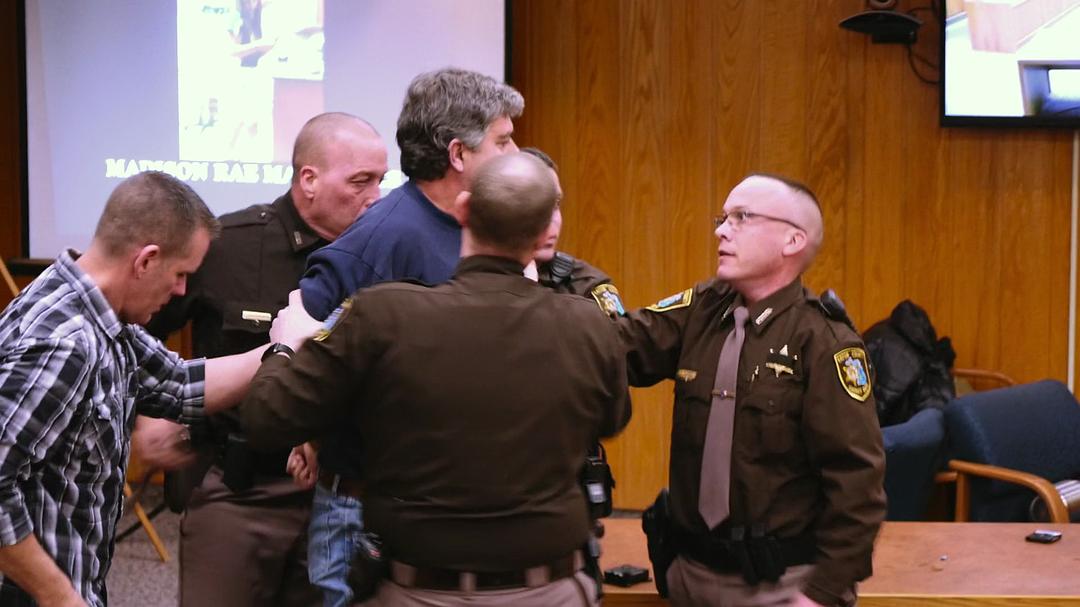 在金牌的核心：美国体操丑闻 At the Heart of Gold: Inside the USA Gymnastics Scandal