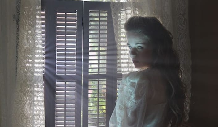 鬼影森森 A Haunting