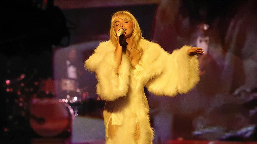 塞布丽娜·卡彭特：无厘头圣诞 A Nonsense Christmas with Sabrina Carpenter