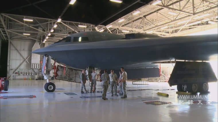 B2轰炸机：在战争中的隐身 B2: Stealth at War