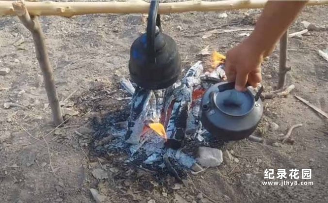 徒手搭建末日避难所系列纪录片《山洞野炊》全1集原版无字 4K高清自媒体解说素材百度云盘下载